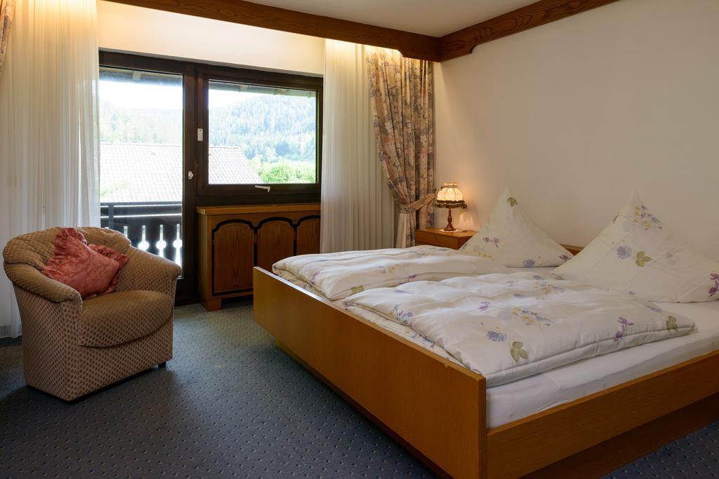 Hotel Schwarzwaldschaefer Enzklösterle エクステリア 写真