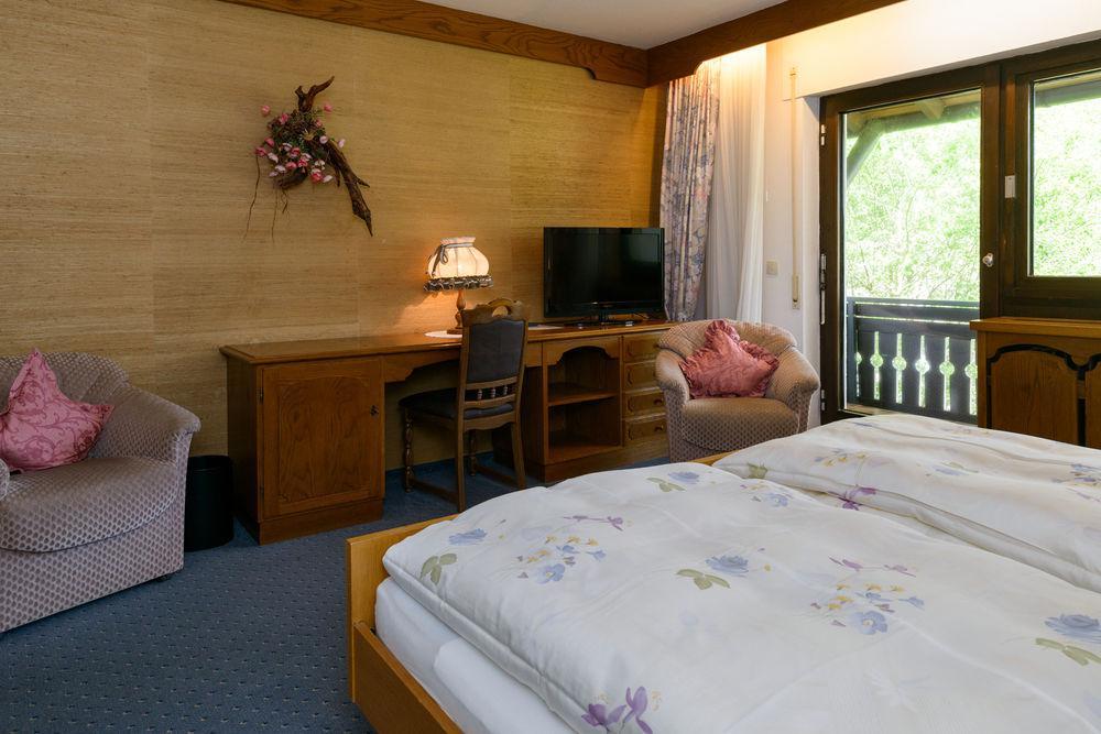 Hotel Schwarzwaldschaefer Enzklösterle エクステリア 写真