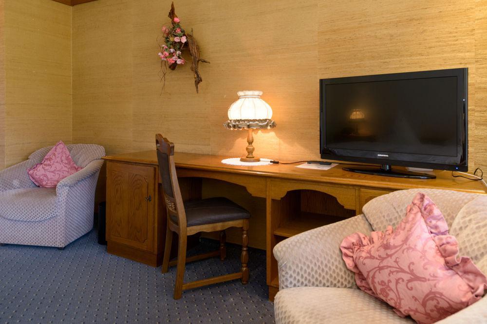 Hotel Schwarzwaldschaefer Enzklösterle エクステリア 写真